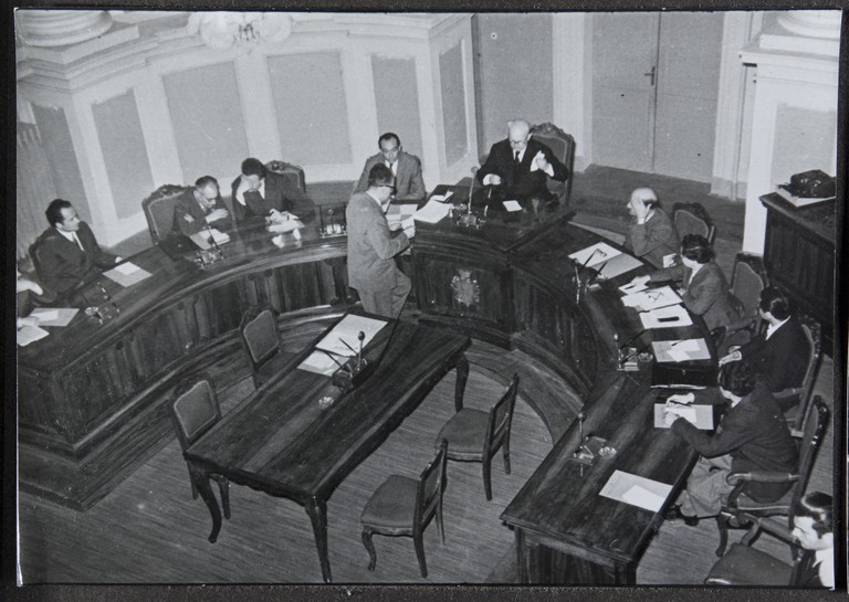 Reggio Emilia, 1955, Sala del Tricolore, Festeggiamenti per l'80° di Alcide Cervi, tavolo dei relatori